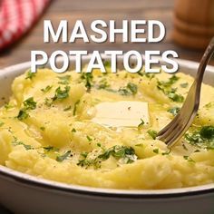 Want to know how to make light, fluffy, buttery mashed potatoes? This is the BEST Mashed Potatoes Recipe and you will love them! They come out perfectly creamy every single time. They are easy enough to make for a weeknight dinner, but so delicious you can make them for all of your holidays like Thanksgiving, Christmas and Easter too. You’ll never look for another way to make these whipped potatoes!  #mashed #potatoes Easy Mashed Potatoes Recipe, Whipped Mashed Potatoes, Best Mashed Potatoes Recipe, Potatoes For Dinner, Easy Dinner Side Dishes, Mashed Potatoes Recipe Easy, Thanksgiving Potatoes, The Best Mashed Potatoes, Buttery Mashed Potatoes