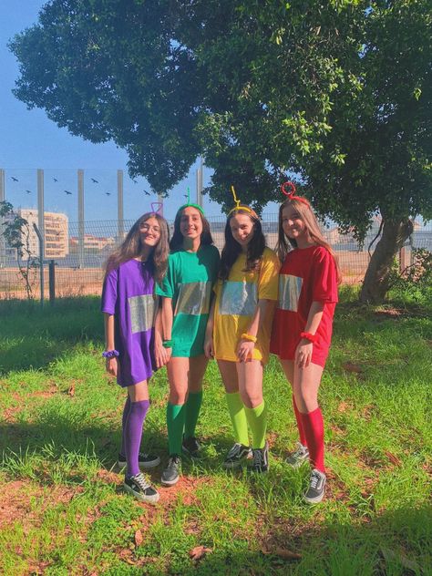 4 Person Halloween Costumes, Geek Outfit, Girl Group Halloween Costumes, Teenage Halloween Costumes, Teletubbies Costume, Best Group Halloween Costumes, Friends Boys, Costume College, Cute Group Halloween Costumes