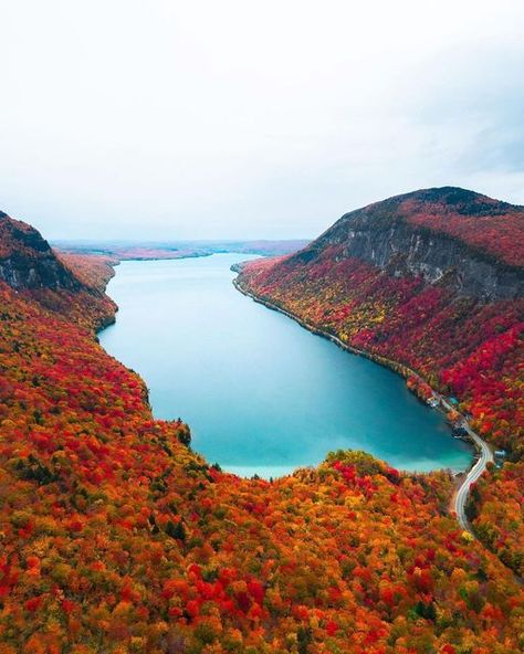 Only In Your State on Instagram: "We couldn't do a Vermont takeover without featuring it's show-stopping fall foliage and Lake Willoughby.🤩 📍 Lake Willoughby, Vermont Captured by @michaelpkenn. . . #onlyinyourstate #onlyinvermont #vt365 #vermonting #vtphotography #vtphotographer #vermontonly #vermontlife #vermontfall #greenmountainstate #lakewilloughby #lakephotography #ustravel #wanderlusting #vermontphotographer #outdooradventure #adventuretravel #idhikethat #naturelovers #mountainphotogra Lake Champlain Vermont, Fall Foliage Trips, Killington Vermont, Vermont Mountains, Vermont Vacation, Lakeside Village, Vermont Fall, Only In Your State, Historic New England