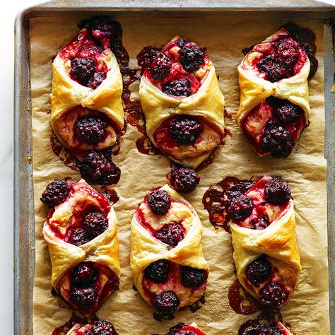 su-Boysenberry Danishes Image Danishes Recipe, Traditional Bread Recipe, Easter Bread Recipe, Easter Food Appetizers, Easter Brunch Food, Easter Dinner Recipes, Easter Bread, Biscotti Recipe, Spring Brunch