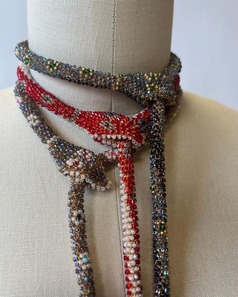 Fresh batch of bead crochet snake necklaces made by me in the style of POW and cottage industry snakes from the WWI - 1920s and made with… | Instagram Medusa Moodboard, Snake Outfits, Beading Patterns Free Tutorials, Snake Necklaces, Beading Crochet, Diy Snake, Snake Fashion, Crochet Snake, Beaded Snake