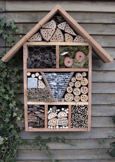 Bug Hotels, Bee Houses, Leaf Projects, Bee Hotel, Bug Hotel, Insect Hotel, Natural Christmas Decor, Bee Garden, Wildlife Gardening