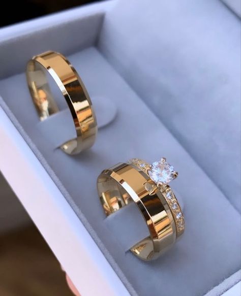 Engagement And Wedding Ring Sets Gold, Matching Gold Wedding Bands His And Hers, Beautiful Rings For Women, Husband And Wife Wedding Rings, Indian Wedding Rings Engagement Gold, Diamond Couple Rings, Married Ring, Ring Gold Engagement, خواتم خطوبة