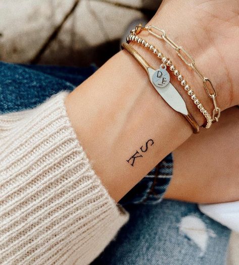 Initial Tattoo Wrist Letters, Daughter Initial Tattoo, Z Finger Tattoo, 2 Letter Tattoo, Name Tattoo For Son, Tattoo For Daughter Name, Children’s Initials Tattoo, Childs Birthday Tattoo, Kids Name Tatoo For Women