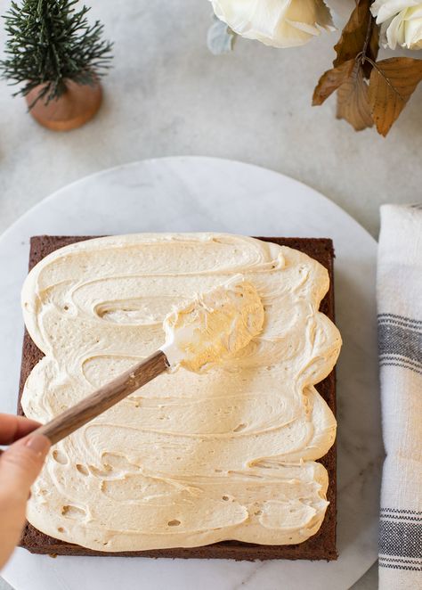 Gingerbread Cake Frosting, Ginger Bread Frosting Recipe, Ginger Buttercream Frosting, Christmas Cake Frosting, Gingerbread Cookie Frosting Recipe, Gingerbread Buttercream Frosting, Gingerbread Whipped Cream, Icing For Gingerbread Cake, Winter Buttercream Cake