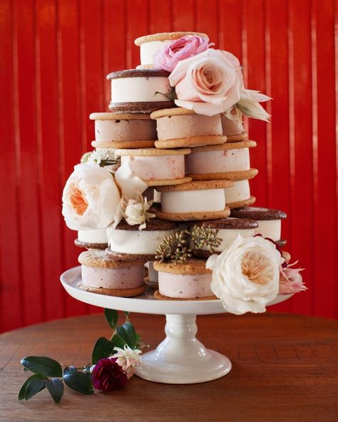 This Is How You Do Ice Cream Cake on Your Wedding Day Sandwich Wedding, Ice Cream Wedding Cake, Wedding Cake Ice Cream, Diy Wedding Desserts, Cream Wedding Cake, Ice Cream Wedding, Homemade Wedding Cake, Cream Wedding Cakes, Wedding Cake Prices