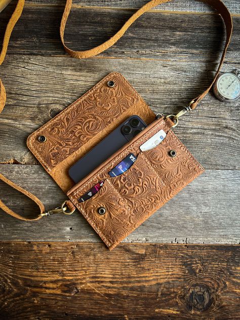 Forge Projects, Handcrafted Leather Wallet, Glow Forge, Western Bag, Cowgirl Accessories, Leather Bag Pattern, Leather Clutch Wallet, Leather Art, Crossbody Wallet