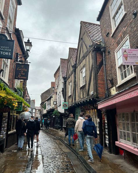 FREE Things to Do in York, England 🏴󠁧󠁢󠁥󠁮󠁧󠁿 York is one of the most popular destinations in Northern England. If you’re popping in to see this cute city, here are some of the best free things to do while wandering out. A FULL blog post on things to do in York coming soon! 1. Check out the York Museum Gardens and see if you can spot some adorable rescued owls! 2. Walk down The Shambles AKA Diagon Alley 3. Take a look at the wizard- and Potter-themed shops on The Shambles 4. Check out The Sha... Things To Do In York England, York Shambles, The Shambles, Cute City, York England, Northern England, Diagon Alley, Free Things To Do, Free Things