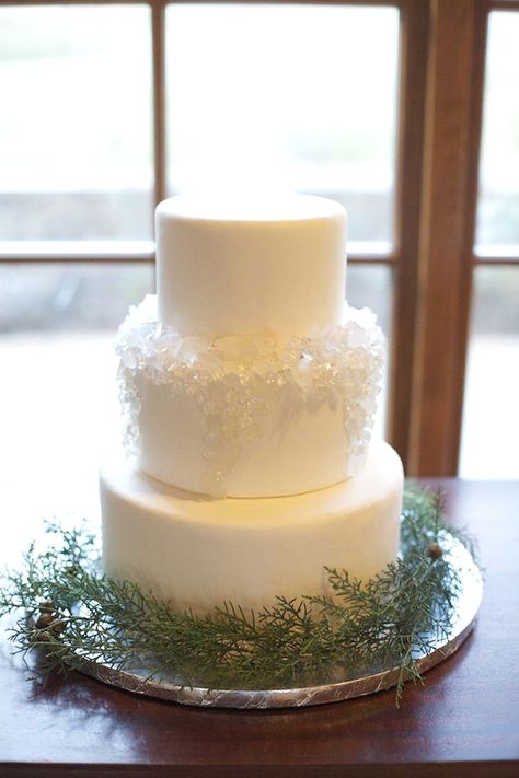 Rock Candy Cakes, Winter Wedding Cakes, Winter Wedding Table, Wedding Cake Ombre, Winter Wedding Cake, Great Gatsby Wedding, Wedding Cake Recipe, Winter Cake, Amazing Wedding Cakes