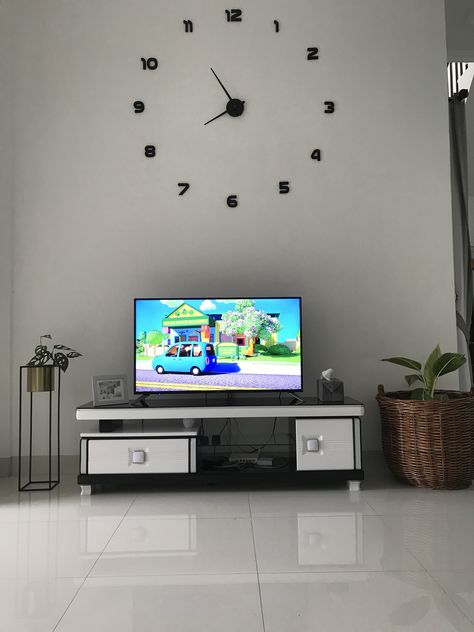 Ruang Tv, Cartoon Jokes, Interior Decor, Flatscreen Tv, Flat Screen, Jam, Interior Decorating, Dream House, Tv