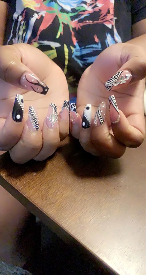 Black and white , yin and Yang , bedazzled Nails Yin And Yang, Nails Bedazzled, Yin And Yang Nails, Yin Yang Nails, Black White Nails, Yin And Yang, Ying Yang, Artistry Makeup, Yin Yang