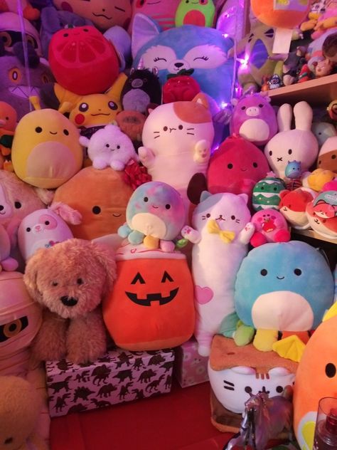 Cool room ideas. Collections Plushies Collection Room, Plushie Room, Collection Room, Cool Room, Small Corner, I Cool, My Room, Figurines, I Love