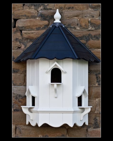 Bird Boxes Ideas, Dove Cote, Dove House, Homemade Bird Houses, Bird Tables, Bird Houses Ideas Diy, Beautiful Birdhouses, Garden Birdhouses, Bird House Feeder