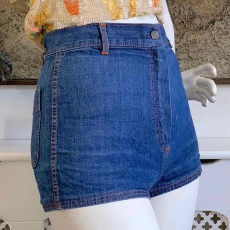 VTG 1970s hot pants short shorts 70s denim vintage XS 70s Summer Outfits Shorts, 70s Shorts Outfits, 70s Jean Shorts, 70s Hot Pants, 1970s Shorts, 60s Shorts, 70s Fashion Vintage, Holey Jeans, Dress Upcycle