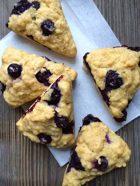 Cornbread Scones, Corn Scones, Blueberry Cornbread, Cooking With Coconut Oil, Cornbread Muffins, Blueberry Scones, Best Sweets, Vegan Sugar, What's For Breakfast