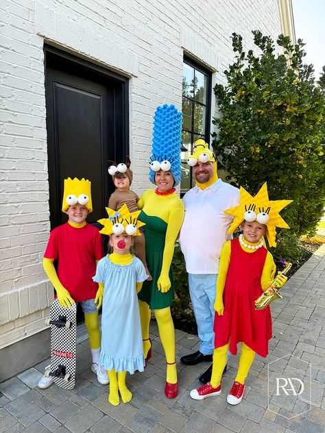 The Simpsons Costumes Diy, Simpsons Family Halloween Costume, Simpsons Family Costume, Simpson Family Costume, Simpson Diy Costume, The Simpsons Costumes, Unique Family Costume Ideas, The Simpsons Halloween Costume, Simpson Halloween Costumes