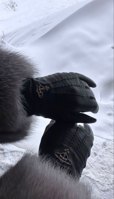 Gloves Aesthetic, Ski Aesthetic, Fur Gloves, Snow Trip, Ski Outfit, Winter Inspo, Ski Season, Snow Angels, Winter Break