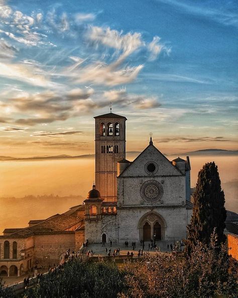 Assisi Italy, Europe 2024, Watercolour Ideas, Senior Trip, Italy Photography, San Francesco, Europe Trip, Rome Travel, Umbria