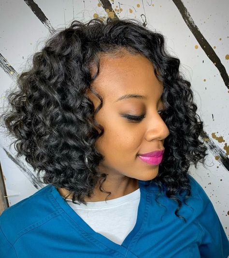 Wavy Curly Inverted Crochet Bob Short Curly Crochet Hair, Black Prom Hairstyles, Crochet Hair Styles Freetress, Short Crochet Braids, Crochet Bob, Crochet Curls, Flat Twist Hairstyles, Natural Hair Twist Out, Curly Crochet Hair Styles