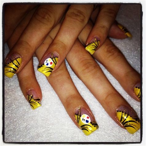 Nfl Nail Art, Steelers Makeup, Steeler Nails Designs, Steelers Nails Designs, Steeler Nails, Steelers Nails Designs Yellow Black, Steelers Earrings, Steelers Nails, Nfl Nails