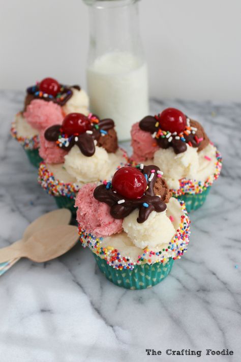 Diner Desserts, Facs Classroom, Sundae Cupcakes, Cupcakes Design, Vanilla Bean Cupcakes, Ice Cream Cupcakes, Vanilla Cupcake Recipe, Cream Cupcakes, Entry Ideas