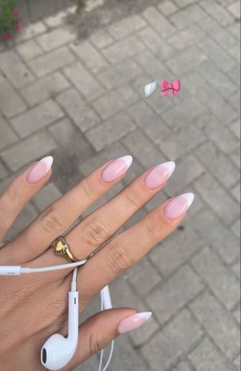 27 French Manicure Looks You'll Love For Summer — ASHLINA KAPOSTA Almond Nails Pink, Paznokcie Hello Kitty, Almond Nails French, Pink French Nails, Maquillage On Fleek, Kutek Disney, Baby Pink Nails, Milky Nails, Nagel Tips