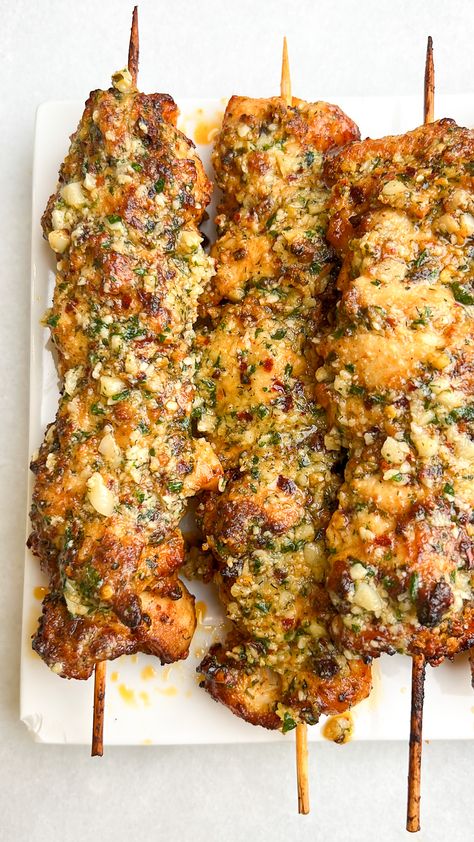 Ranch Garlic Parmesan Chicken Skewers - Bad Batch Baking - Restaurant Copycat Recipes & Family Favorites Restaurant Copycat Recipes, Farm Meals, Garlic Parmesan Chicken Skewers, Best Chicken Dishes, Bariatric Food, Restaurant Copycat, Recipes Family, Garlic Parmesan Chicken, Copycat Restaurant Recipes