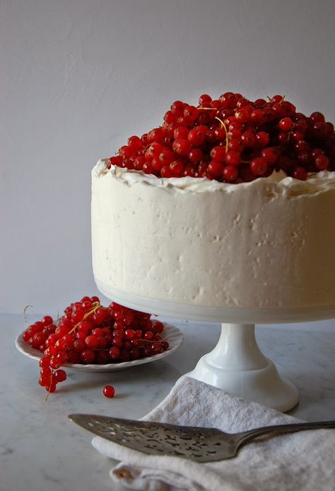 Amaretto and Red Currant Cake from @unclebeefy  http://thebedlamofbeefy.blogspot.com/2014/09/amaretto-red-currant-cake.html Red Currant Cake, Amaretto Recipes, Red Currents, Currant Cake, Amaretto Cake, Artistic Food, Greeting Cards Quotes, Baking Journal, Cards Quotes