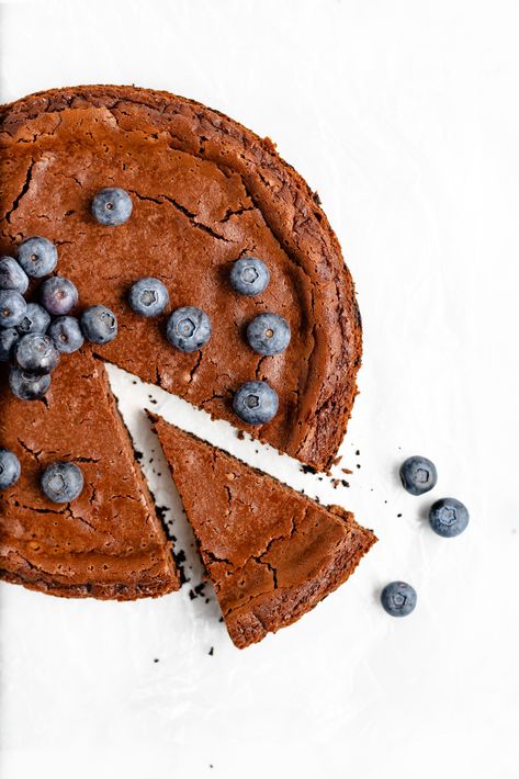 Cake Flatlay, Cheesecake Photography, Best Chocolate Cheesecake, St Patrick's Day Dessert, Food Photography Cake, Sweets Photography, Creamy Chocolate Cheesecake, Food Photography Dessert, Luxurious Chocolate