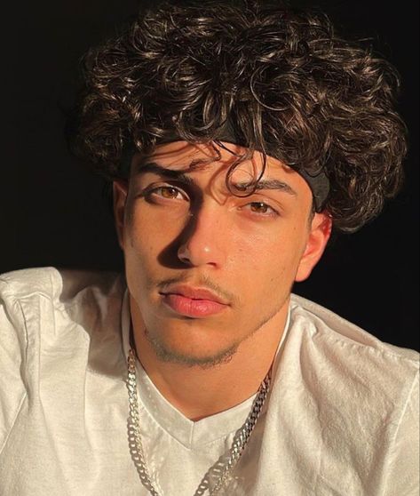 Cute Latino Guy, Mustache And Goatee, Long Curly Hair Men, Mixed Guys, Fade Hair, Brown Hair Men, Hispanic Men, Instagram Face, Men Haircut Curly Hair