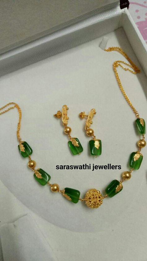 Delicate light weight stone and gold Jewelry #GoldJewelleryDesign Pearl Jewelry Design, Gold Jewelry Simple Necklace, Gold Necklace Indian Bridal Jewelry, Black Beaded Jewelry, Wedding Jewellery Collection, Bangles Jewelry Designs, Gold Jewelry Simple, Gold Fashion Necklace, Gold Jewelry Necklace