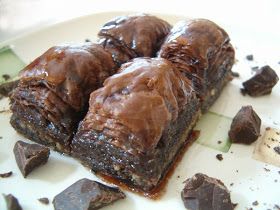 Turkish Dessert Recipes, Chocolate Baklava Recipe, Turkish Baklava Recipe, Greek Baklava Recipe, Chocolate Baklava, Turkish Recipes Desserts, Phyllo Dough Recipes, Middle Eastern Desserts, Baklava Recipe