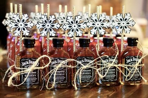 Christmas Alcohol Gifts, Diy Alcohol Gifts, Easy Christmas Gift Ideas, Jack Daniels Gifts, Mini Alcohol Bottles, Liquor Gifts, Jack And Coke, Inexpensive Christmas Gifts, Coworkers Christmas