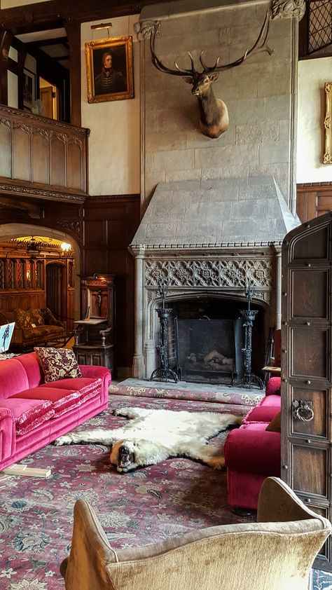 https://flic.kr/p/VYbKMm | Great Hall fireplace - Stan Hywet | Great Hall and fireplace on the first floor at Stan Hywet (pron. "Stan HEE-wit"; Olde English for "stone hewn"), the manor house built in Akron, Ohio, by F. A. Sieberling (who founded Goodyear Tire & Rubber). The house was designed by Cleveland architect Charles Schneider in the Tudor Revival style, and completed in 1915. Hugo Huber, an interior designer from New York City, decorated the interior. Huber work English Tudor Homes Interior, Hall Fireplace, English Manor Interior, English Fireplace, European Interiors, English Tudor Homes, Manor Interior, Pewabic Pottery, The Manor House