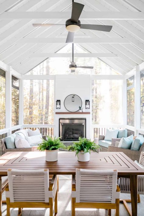 30+ Glorious Screen Porch Designs For Ultimate Indoor-Outdoor Living Screened Porch Decorating, Porch Design Ideas, Screened Porch Designs, Back Porches, Porch Fireplace, Porch Remodel, Sunroom Designs, Rustic Porch, Outdoor Living Furniture