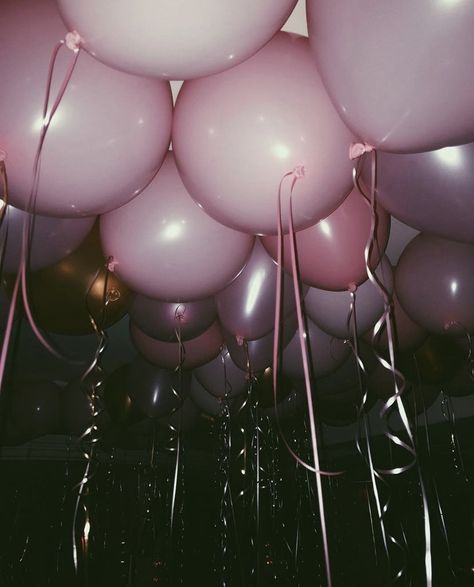 100k Balloons, Pink Roses Aesthetic, Emma Kate, Timmy Turner, Gold Girl, Frozen Birthday Party, Tumblr Photography, Pink Balloons, Girl Party