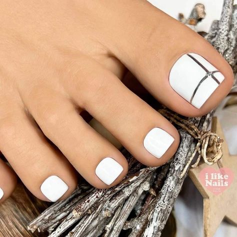 Burgundy Pedicure Toenails, Toe Nails For Black Women, Toes Designs Pedicure, White Toe Nails With Design Toenails, White Toe Nails Design, White Toenails With Design, White Pedicure Toenails With Design, Black And White Toe Nail Designs, Pedicure Ideas White