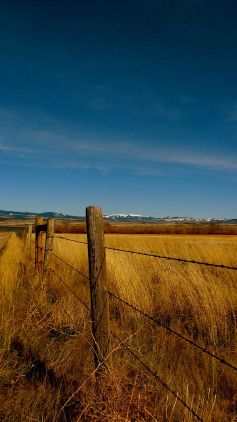 Nothing like Big Sky Country Urban Landscape Photography, Bold Watercolor, Black And White Landscape Photography, Montana Sky, Country Fences, Gold Skies, Animals Flowers, White Landscape, Landscape Photography Tips