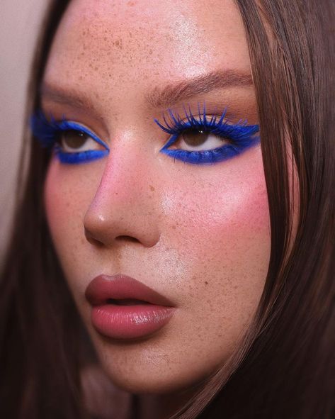 Content Creator on Instagram: “Sapphire eyes💙 ⠀⠀ Eyes: @colourpopcosmetics Coco Cutie palette #maccosmetics Taupe Shape Shade brow tint #ofracosmetics Don’t play eyebrow…” Maquillage On Fleek, Blue Mascara, Sapphire Eyes, Brow Tint, High Fashion Makeup, Gel Set, Mascara Makeup, Colourpop Cosmetics, Glamorous Makeup