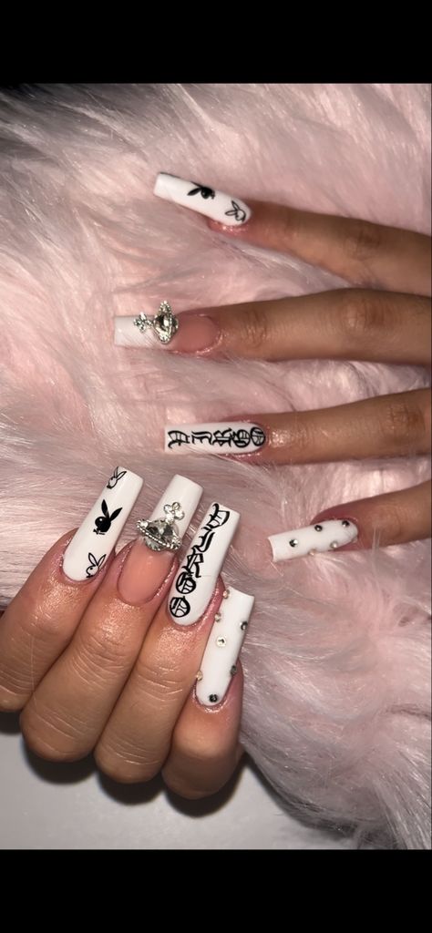 nails Play Bunny Nails, Trap Nails Designs, Stiletto Nails With Initials, Playboy Bunny Nail Design, Play Boy Nails, Number Nails Design, Nail Designs With Initials, Boyfriend Initial Nails Designs, Trap Nails