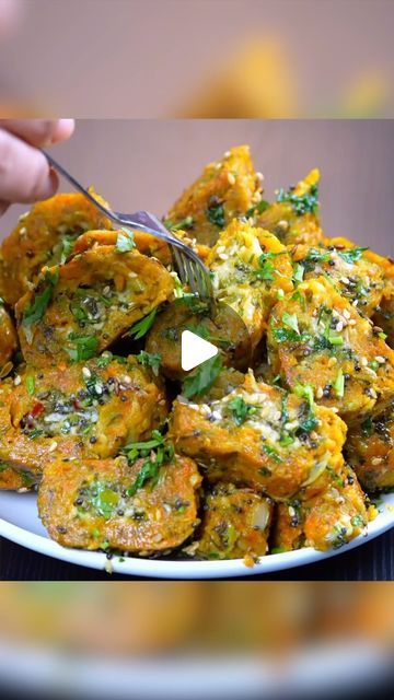 Easy Veg Starters Recipes, Veg Snacks Recipes Indian, Veg Indian Recipes, Breakfast Recipes Indian Veg, Muthiya Recipe, Veg Breakfast Recipes, Mix Veg Recipe, Veg Starter Recipes, Veg Breakfast