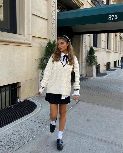 Gossip Girl Outfits Inspiration, Blair Waldorf Inspired Outfits, Grace Foley, Modern Preppy Style, Outfits Timeless, Winter Outfits 2024, Mode Gossip Girl, Estilo Blair Waldorf, Estilo Gossip Girl