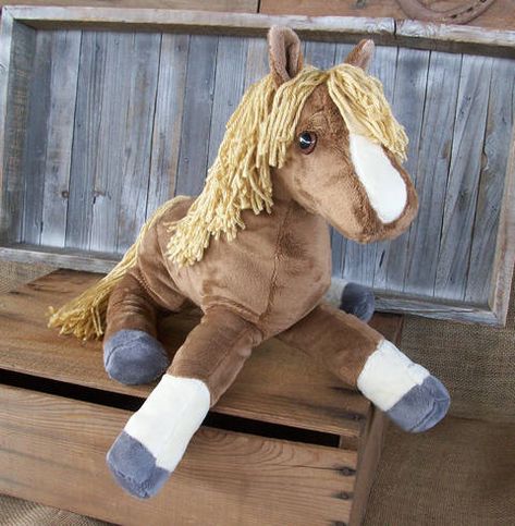 Floppy Filly Plush Horse Detailed Sewing Pattern and Tutorial at Makerist Filly Horse, Stuffed Horse, Plush Horse, Horse Party, Sewing Stuffed Animals, Beginner Sewing Projects Easy, Doll Sewing Patterns, Pattern Pieces, Leftover Fabric