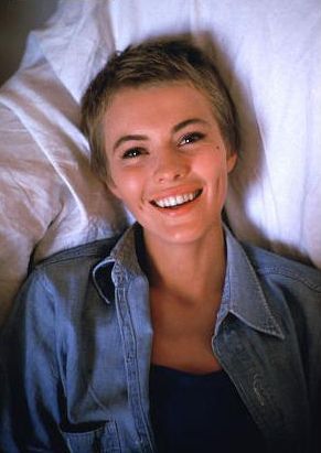 Denim shirt #"Jean Seberg" Hair Care Tips, Jean Seberg Style, Decent Hairstyle, Jean Seberg, Mia Farrow, Corte Pixie, 짧은 머리, Pixie Cut, Hair Looks