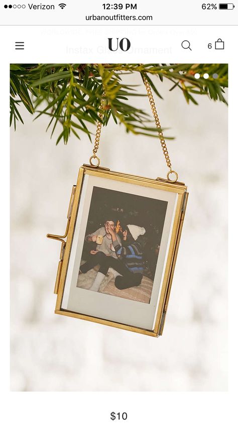 Polaroid ornament Polaroid Ornament, Polaroid Pictures Display, Instax Mini Ideas, Polaroid Display, Picture Ornaments, Christmas Photography, Ornament Crafts, Christmas Inspiration, Diy Christmas Gifts