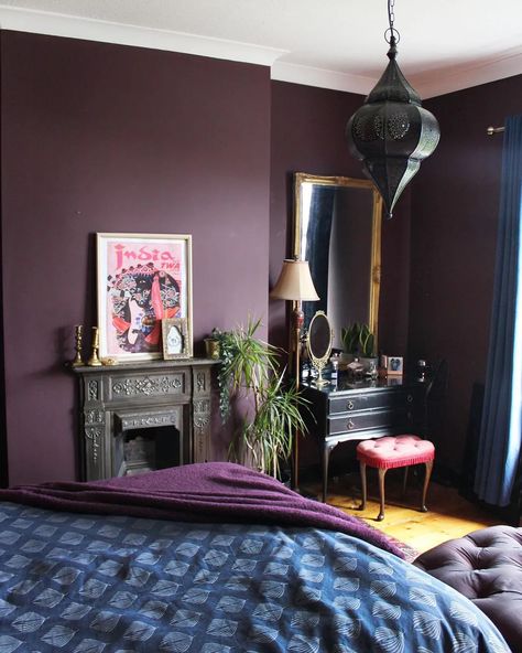 Dark purple bedroom Brinjal interior Dark Purple Walls Bedroom, Purple Wall Bedroom, Dark Purple Bedroom, Bedroom Purple Walls, Purple Bedroom Walls, Burgundy Bedroom, Bedroom Purple, Ford Pinto, Purple Room