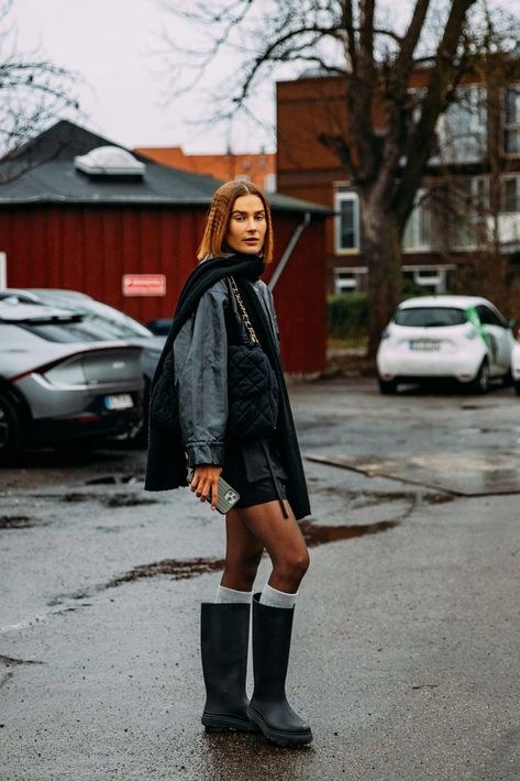 Denmark Street Style, Outfit Botas, Copenhagen Street Style, Closet Candy, Fashion Things, French Girl Style, 2023 Vision, Copenhagen Style, Copenhagen Fashion Week