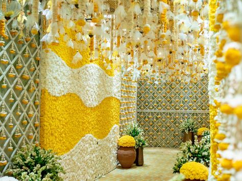 Passage transformed into waves of yellow & white creating a perfect walkway ✨💛 ~ Shahdil’s Haldi Design & Decor : @vividhweddingplanners #VividhWeddingPlanners #haldi #haldientrance #haldidecorinspo #weddingdecor #haldiceremoni #quirkyhaldidecor [ Hyderabad wedding planners, luxury wedding planners, big fat indian weddings, wedding designer, south Indian weddings, wedding planning service ] South Indian Haldi, Haldi Design, Mehendi Decoration, Hyderabad Wedding, Mehendi Decor, Wedding Decor Photos, White Indian Wedding, South Indian Weddings, Big Fat Indian Wedding