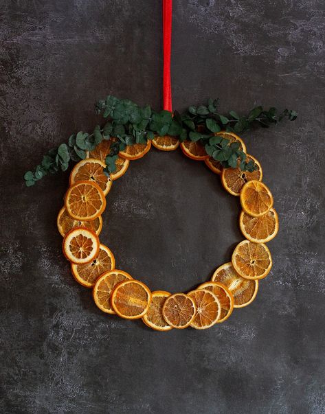 A hand decorated hoop, measuring approximately 25cm in diameter. This hoop has been hand decorated with dried orange slices and preserved eucalyptus. Smells like Christmas! Our dried orange hoops are recommended for indoor use only. Dried Orange Christmas, Orange Christmas Decor, Orange Wreath, Natural Christmas Decor, Sustainable Christmas, Orange Christmas, Dried Orange Slices, Dried Oranges, Natural Christmas