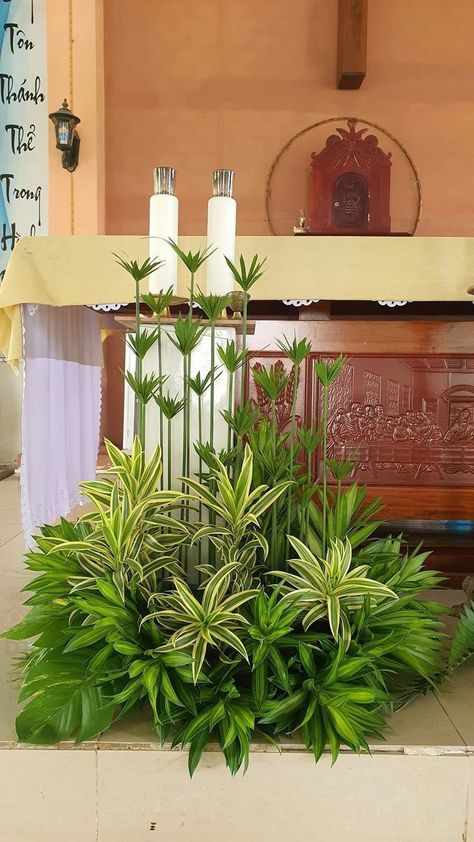 Minggu Palma, Arreglos Ikebana, Foliage Arrangements, Church Altar Decorations, Tropical Floral Arrangements, Tropical Flower Arrangements, Easter Flower Arrangements, Altar Arrangement, Altar Flowers